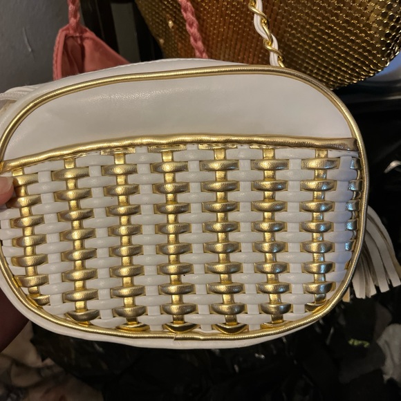 Handbags - Picture 2 of 16